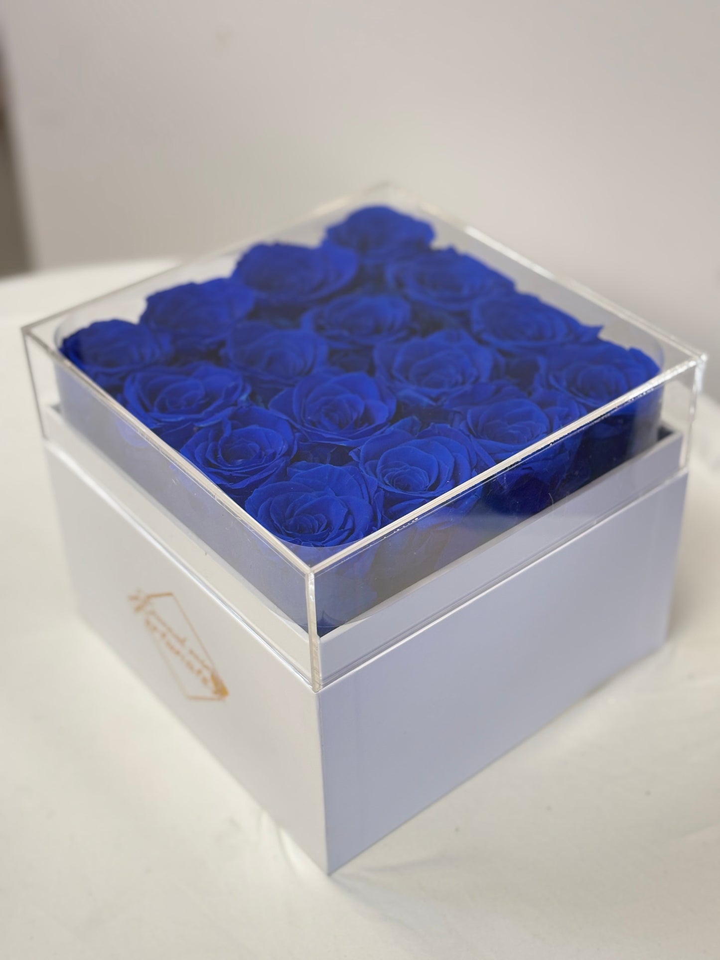 16 Preserved Roses Box