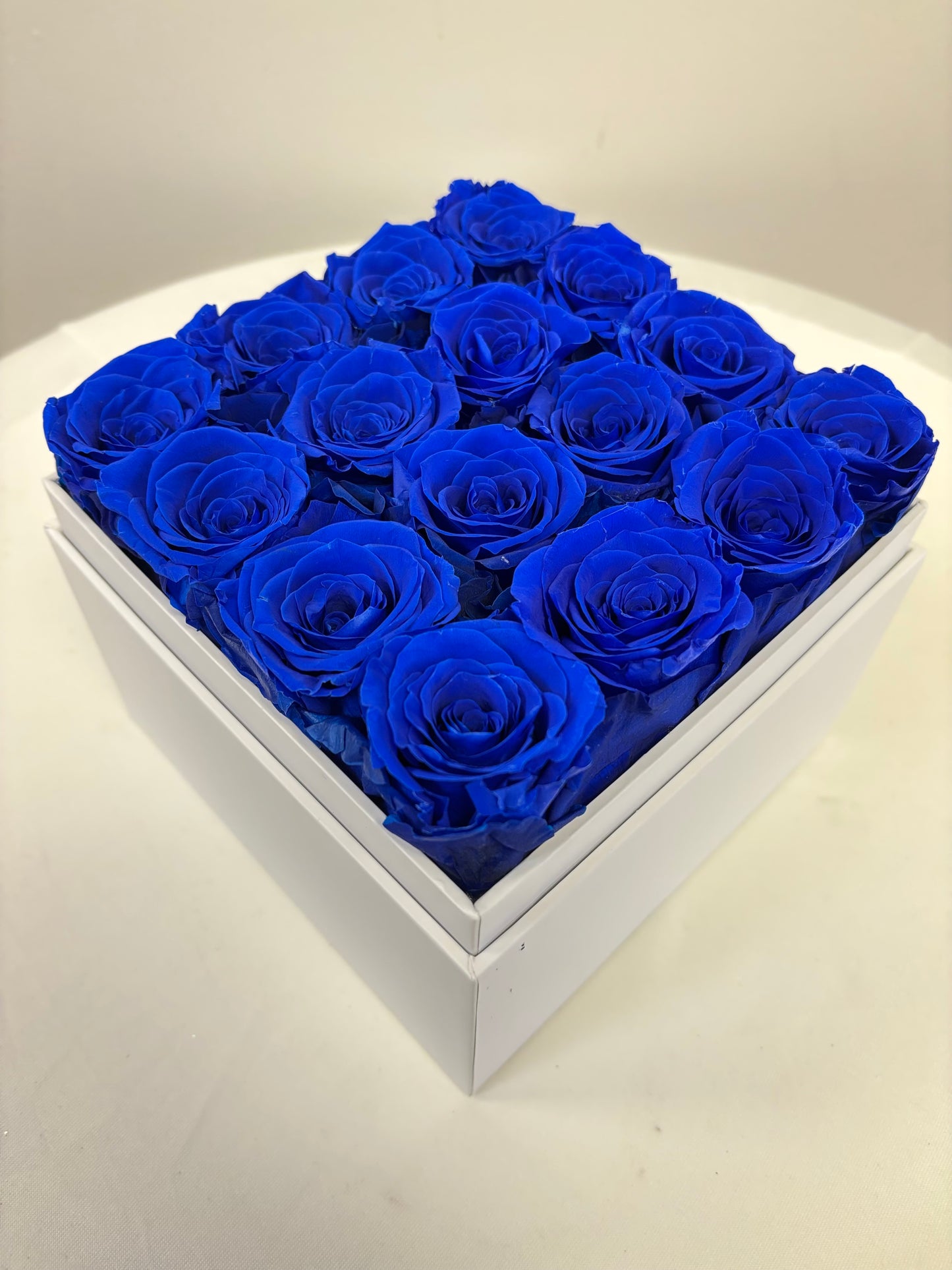 16 Preserved Roses Box